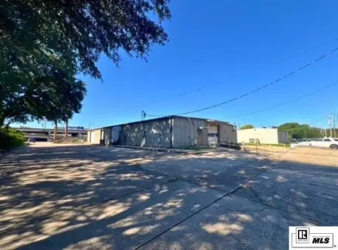 Warehouse Office with Truck Well