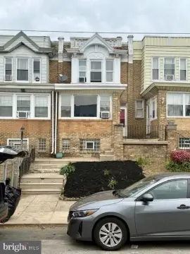 Philadelphia Triplex with Income Potential