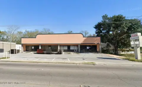 Multi-Suite Retail Building