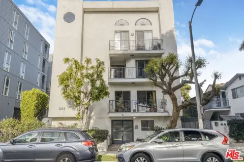 10-Unit Apartment Building