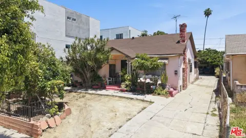 Duplex-Style Income Property with Conversion
