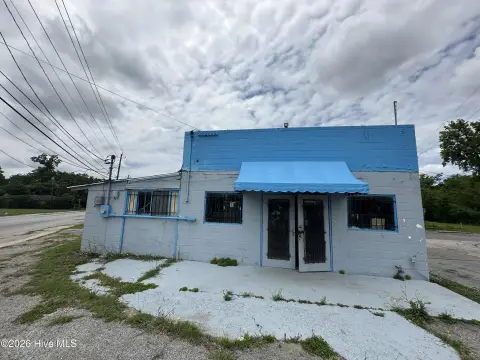 Storefront with Restaurant Infrastructure