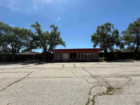 Waverly Commercial Building on 1.8 Acres