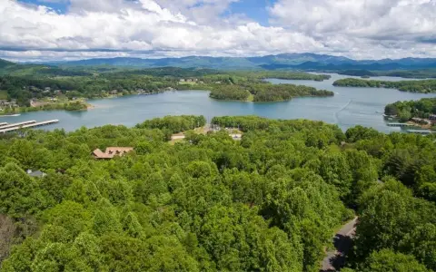 HIAWASSEE, GA Lake View Lot