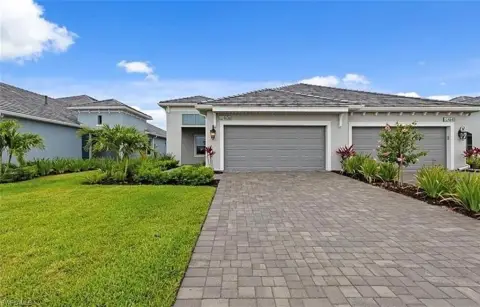 End-Unit Duplex with Screened Lanai