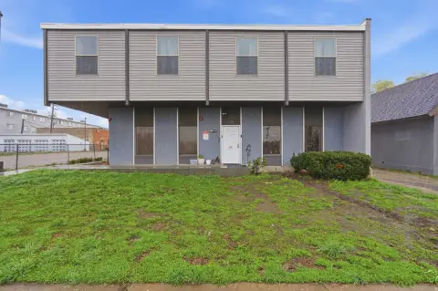 Renovated 4-Plex with Secured Entry