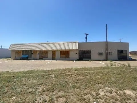 Retail Storefronts with Overhead Door Shop