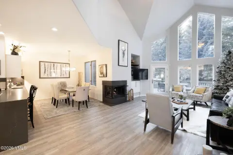 Duplex with Deck