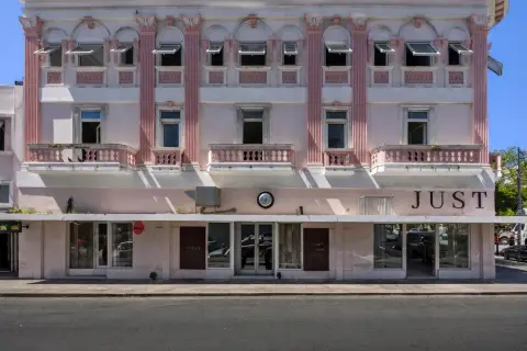 Established Restaurant & Bar Opportunity