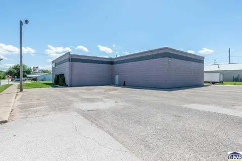Versatile Manufacturing/Warehouse Facility