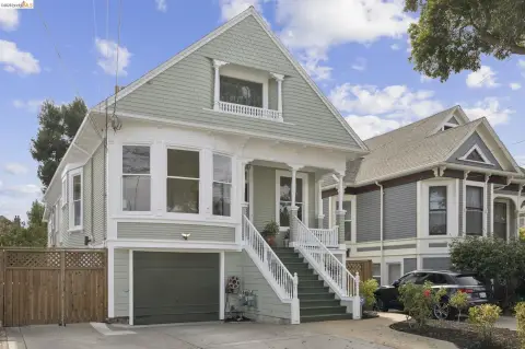 Victorian Duplex with Garden