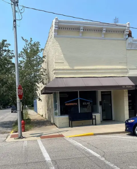 Downtown Winamac Commercial Building For Rent