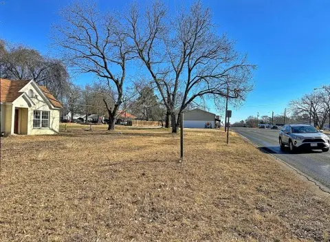 Commercial Land in Downtown Malakoff