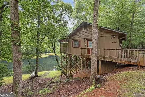 Furnished Creekside Cabin Retreat