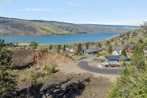 Mosier Land with River Views