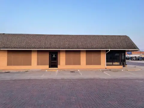 Spacious Office Building in Norton