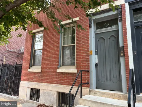 Multi-Family Rowhouse with Yard