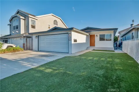 Duplex with Private Side Yard