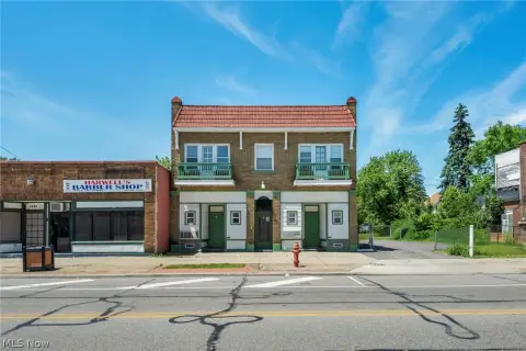 Storefront Retail Units with Two Spaces