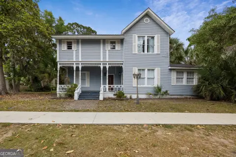 Historic Five-Unit Multifamily Building