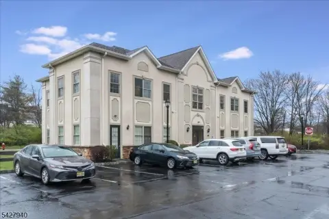 Office Suite in Warren Township