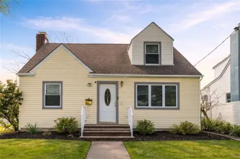 Two-Family Home in New Dorp