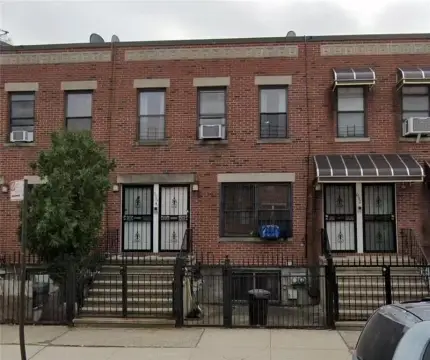 Well-Kept Duplex Residence with Parking