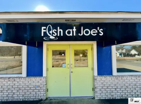 Drive-Through Restaurant with Kitchen