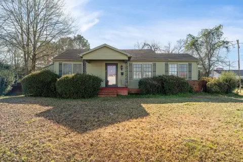 Versatile Commercial Property in Waynesboro