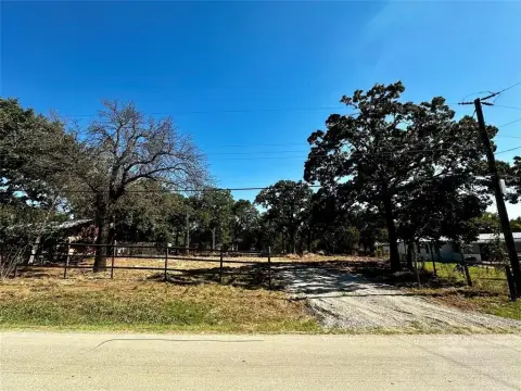 Residential Land in Mansfield, TX