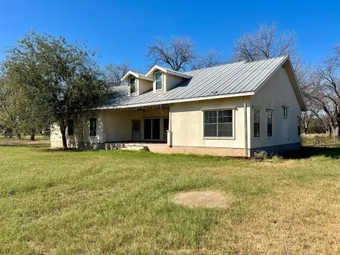 Farmhouse Style Home For Lease