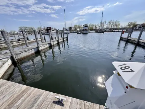 40' Boat Slip on Straits