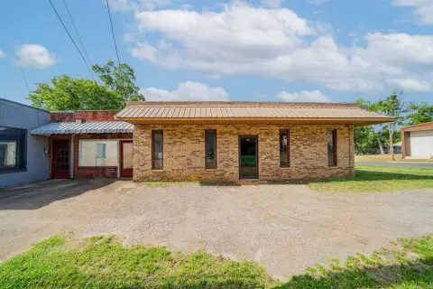 Warehouse with Fenced Lot