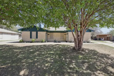 Duplex With Fenced Backyards