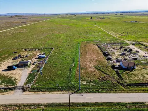 Versatile Land in Antelope Acres