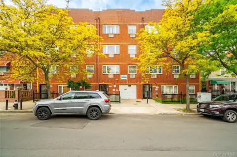 8-Unit Apartment Building with Separate Utilities