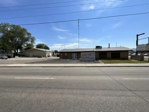 Multi-Use Commercial Property with Shop