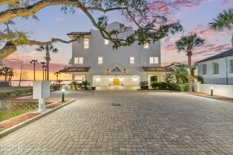 Six-Unit Waterfront Apartment Building