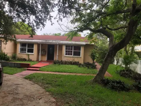 Hollywood Fourplex with Expansion Potential