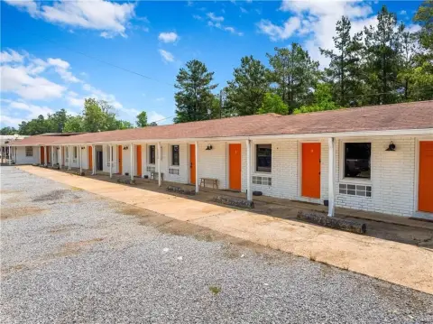 12-Room Motel with Suite