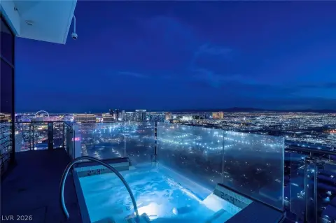 Palms Penthouse with Strip Views