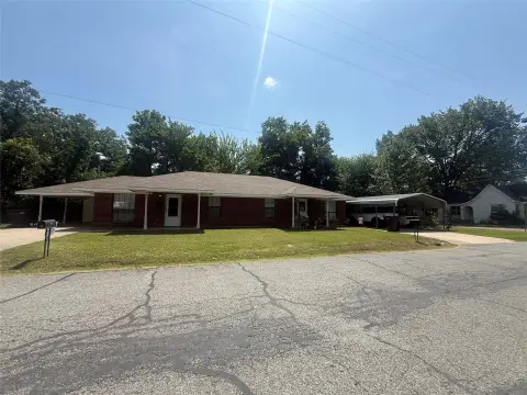 Two-Bedroom Duplex with Fenced Yard