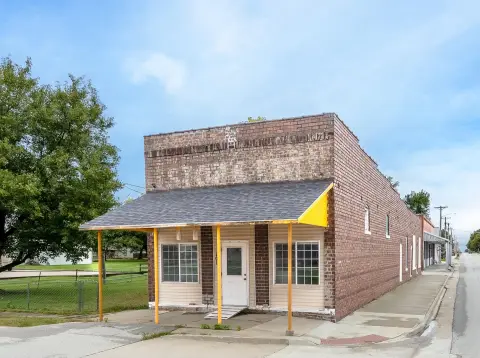 Storefront with Fenced Side Yard