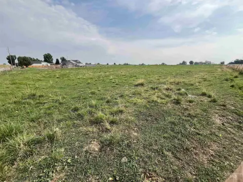 Spacious Corner Lot in Jerome