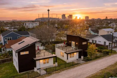 Multifamily Rental Property with Rooftop