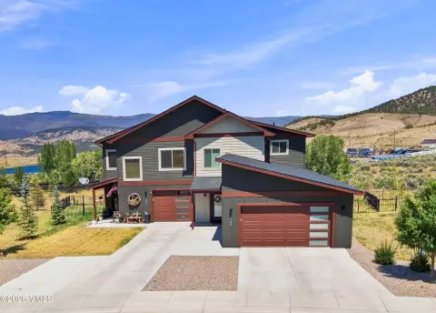 Duplex with Mountain Views
