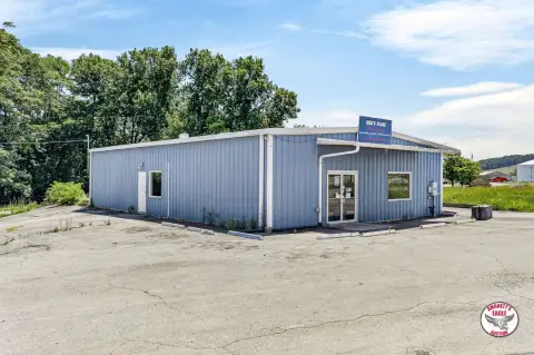 Retail Building with Highway Frontage