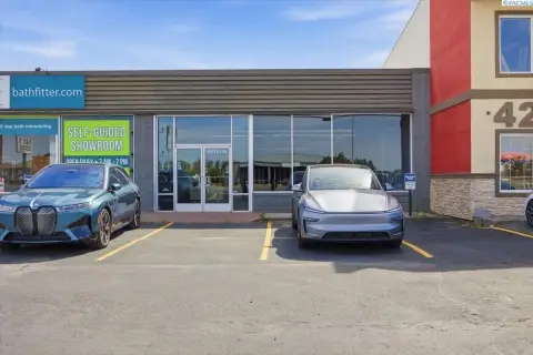 Flex Suite with Roll-Up Door