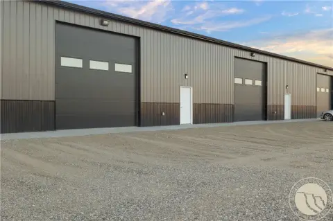 Flex Space with Overhead Door