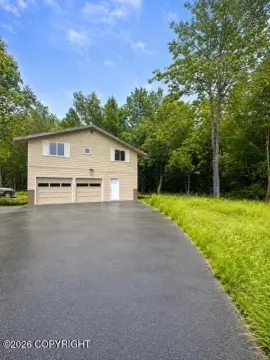 One-Bedroom Duplex with Split Garage